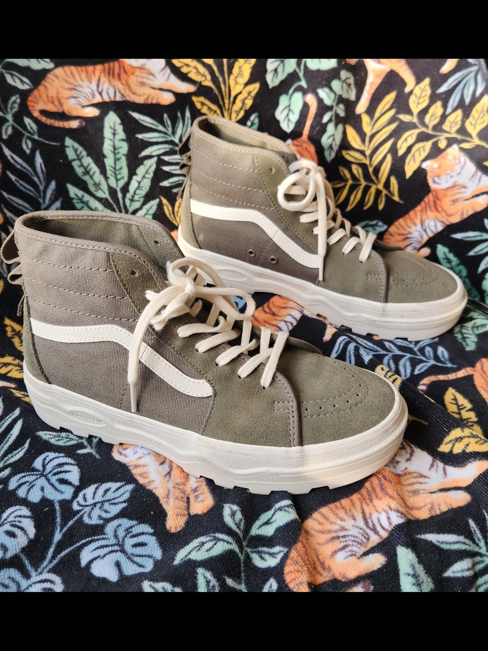 Vans Sentry Olive Green High Top Platform Ultracush Womens size 9, Mens 7.5